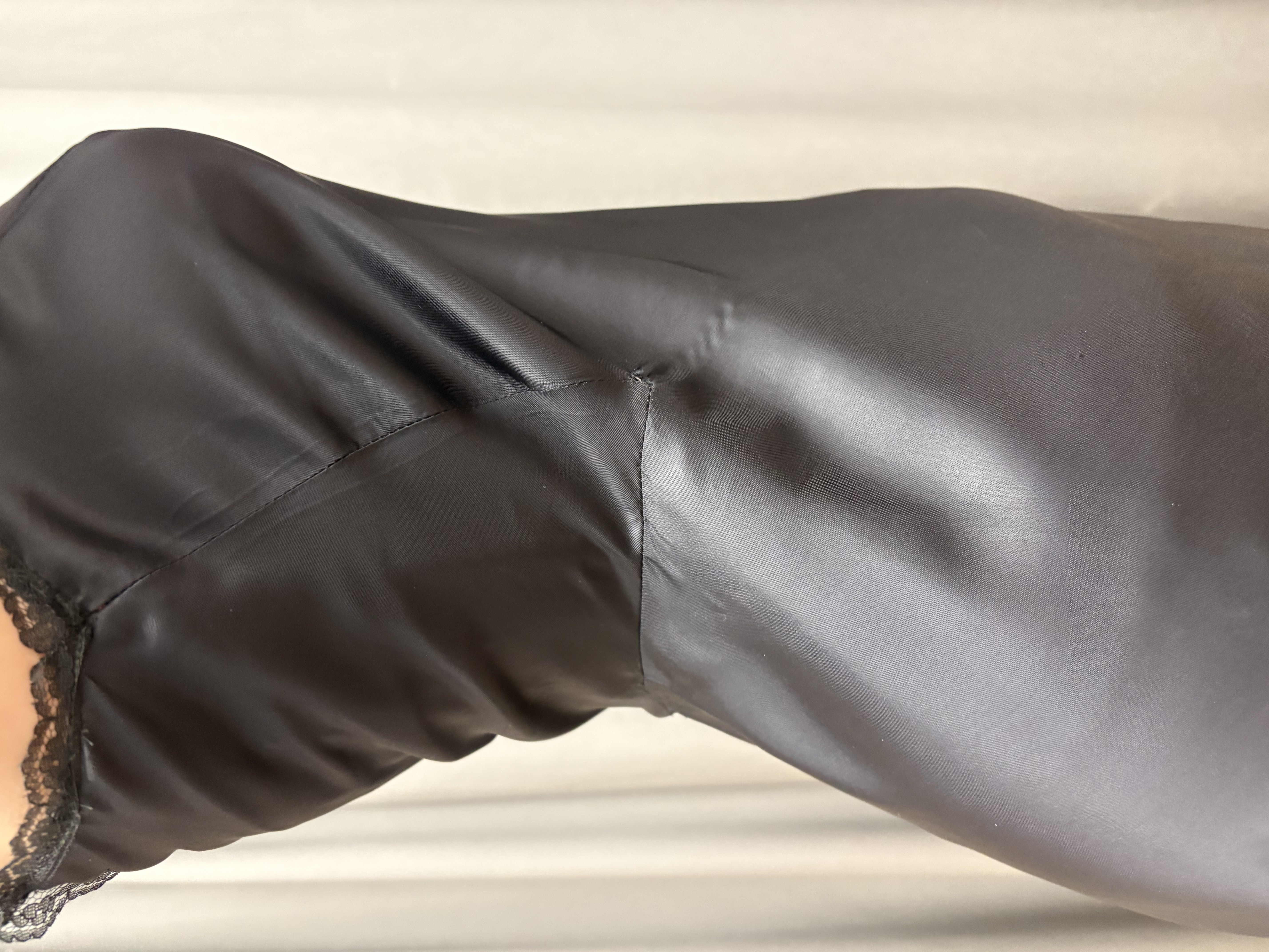 A closeup of the side of the slip