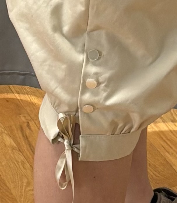 close up of the button placket and drawstring on kneebands